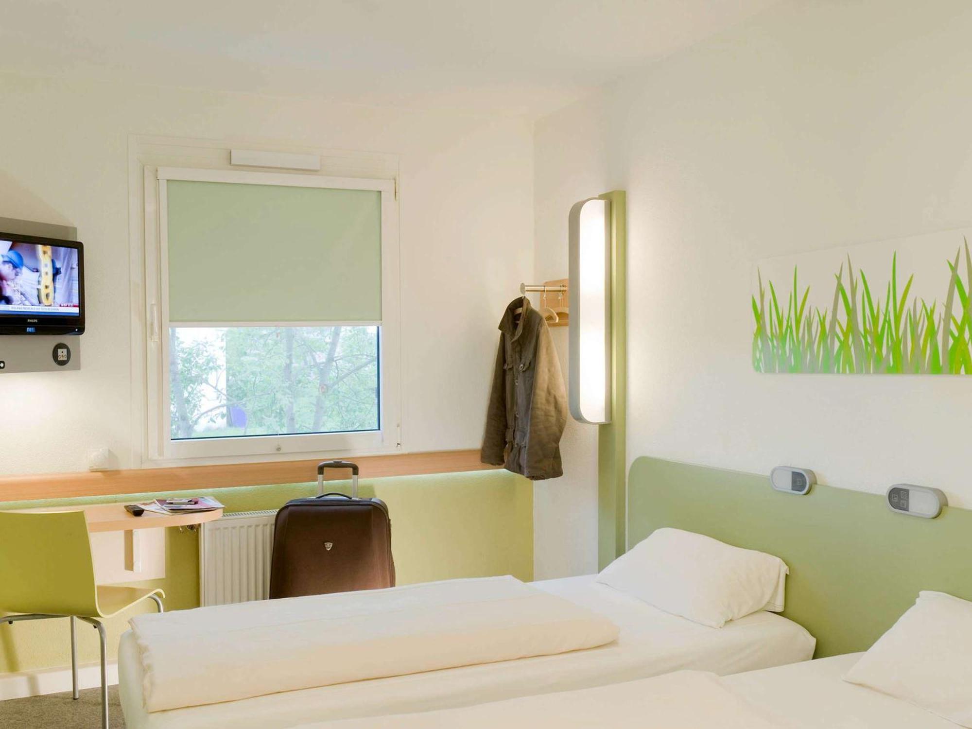 Ibis Budget Нуайон Екстер'єр фото